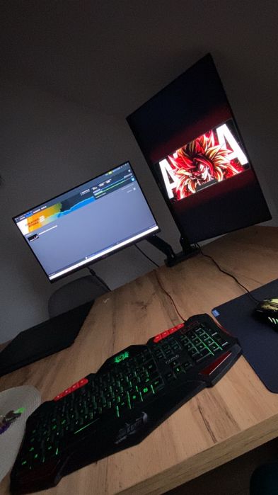 Vand pc gaming ,2 monitoare 27 75hz