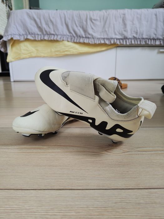 Детски футболни бутонки Nike Jr. Zoom Mercurial Vapor 15, Размер 35 (22 см)
