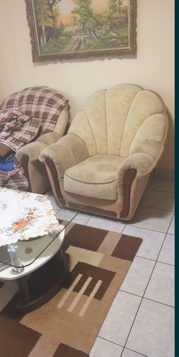 Sunt disponibile următoarele produse de mobilier