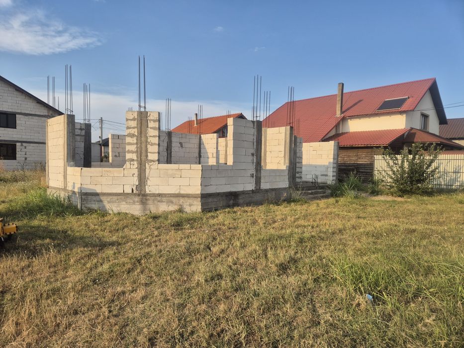 De vânzare teren+casă in construcție