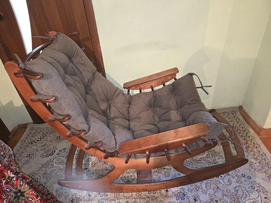 Срочно продаётся КРЕСЛО КАЧАЛКА