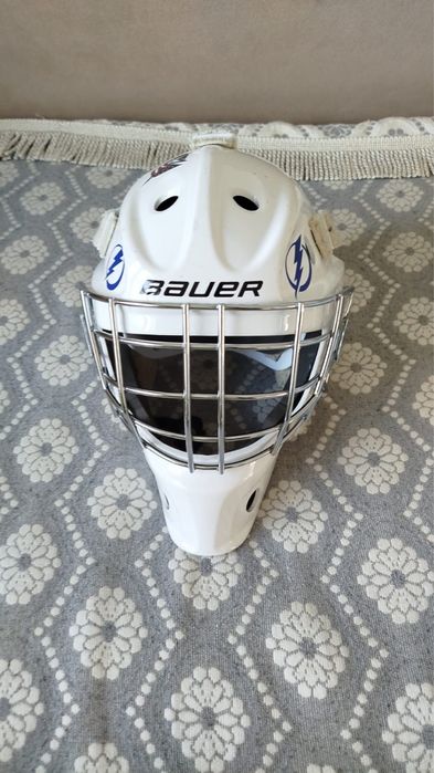 Шлем вратарский продам