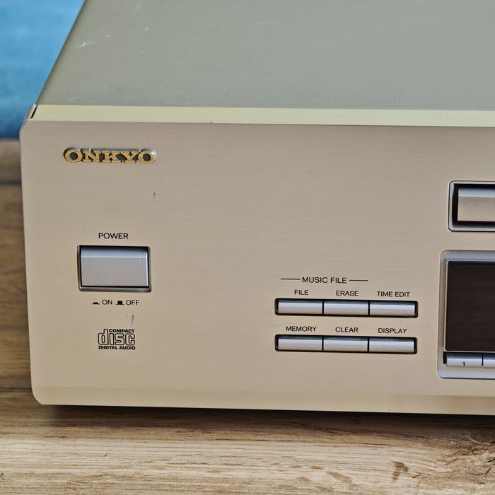 Onkyo DX-7511 (CD player)