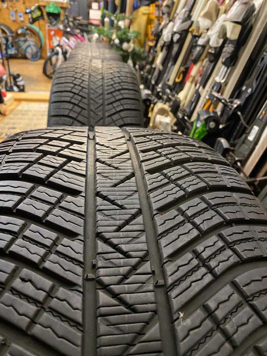 Vând anvelope iarnă michelin pilot alpin 295/40r19 265/45r19