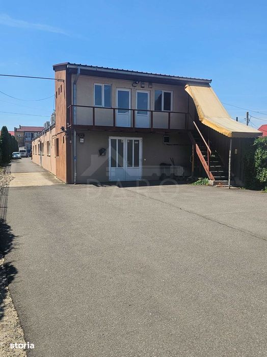 De închiriat spatiù comercial