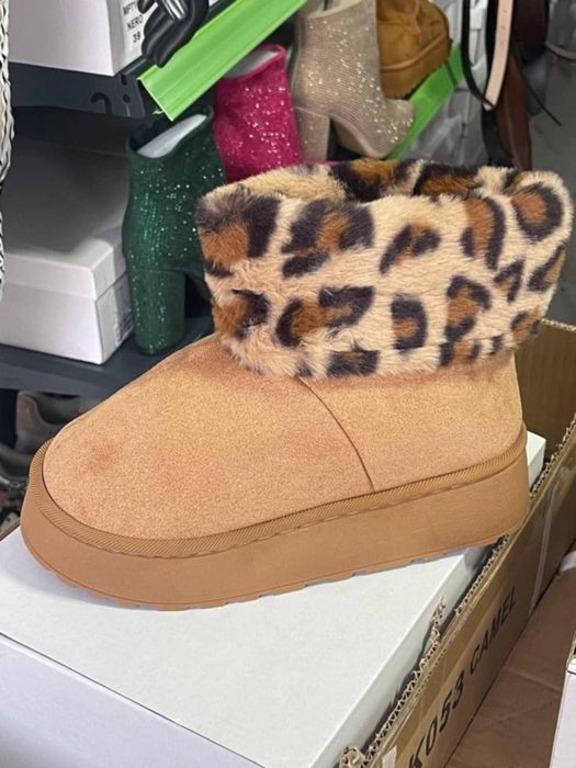 Ugg-uri diferite modele