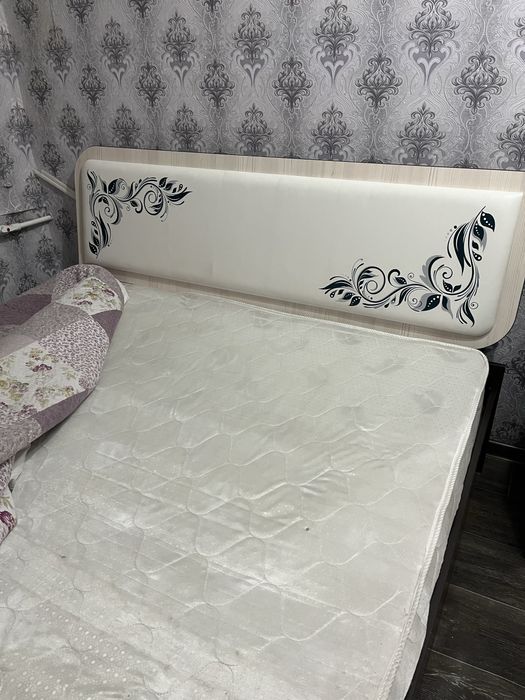 кровать двуспальная