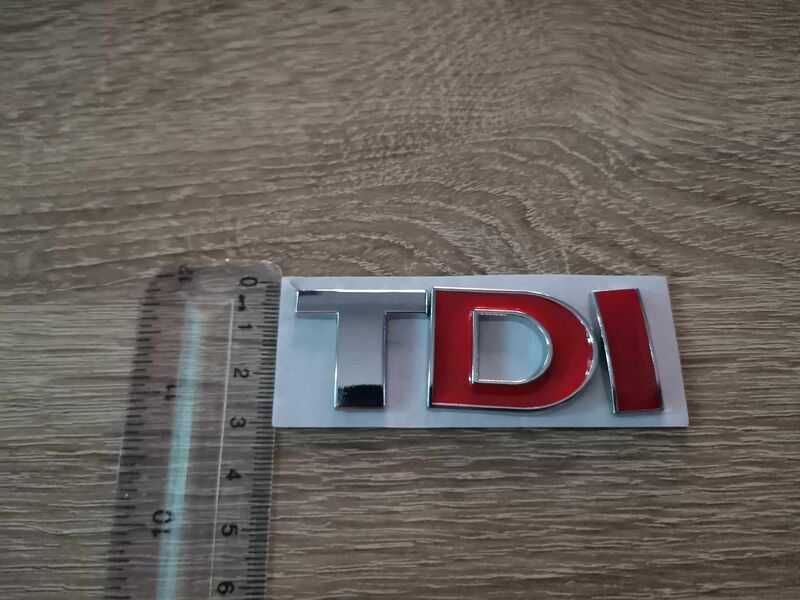 Volkswagen TDI с червено D и I емблема