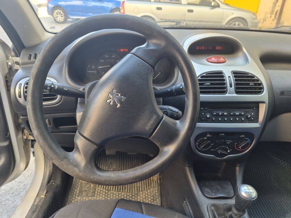 Vând autoturism  PEUGEOT 206