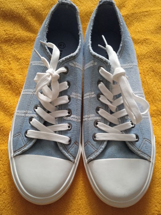 Продам кеды новые 40 размер