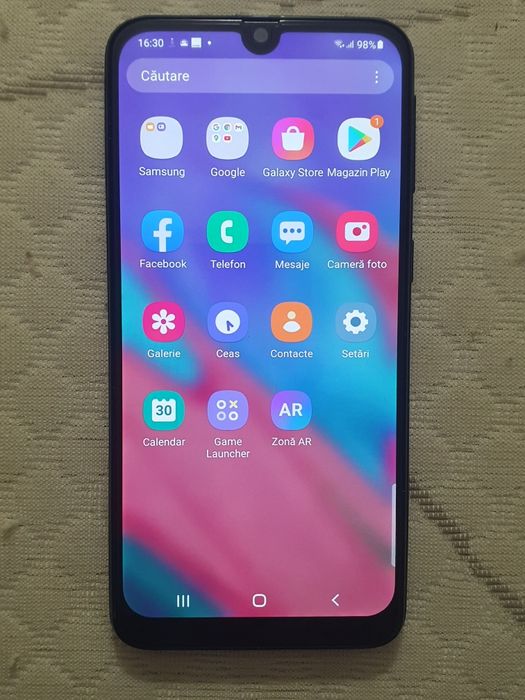 Tel. Samsung A40.