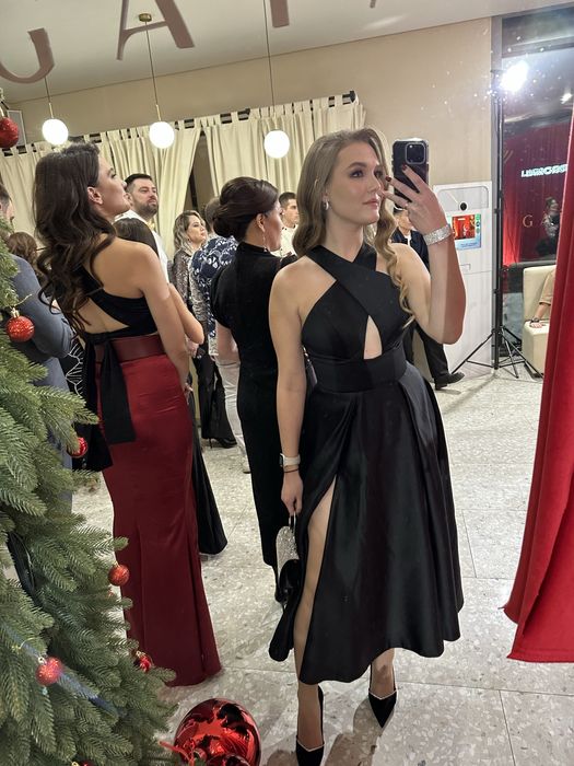 Продам идеальное платье 44 размер