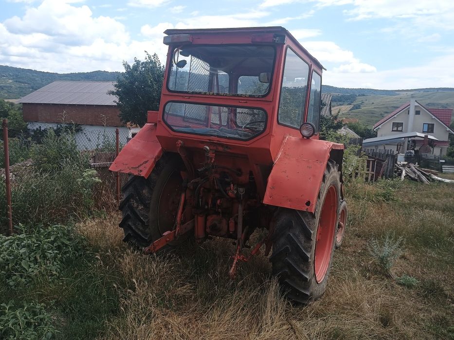 Vând tractor utb 650