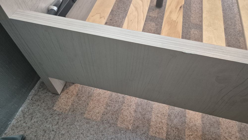 Продам кровать без матраса!