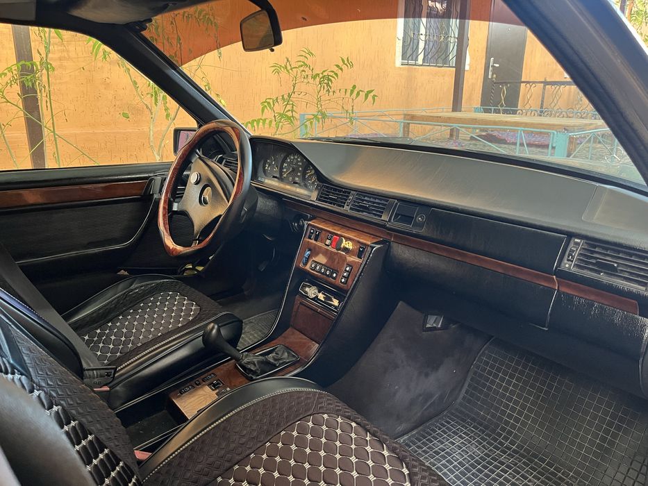 Продается Mercedes-Benz 200E