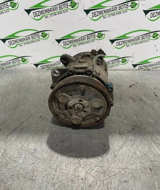 Compresor AC 1J0 820 803 F Volkswagen VW Golf 2001 1.4 MT (75 hp)