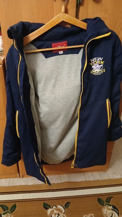 Продам куртки детские