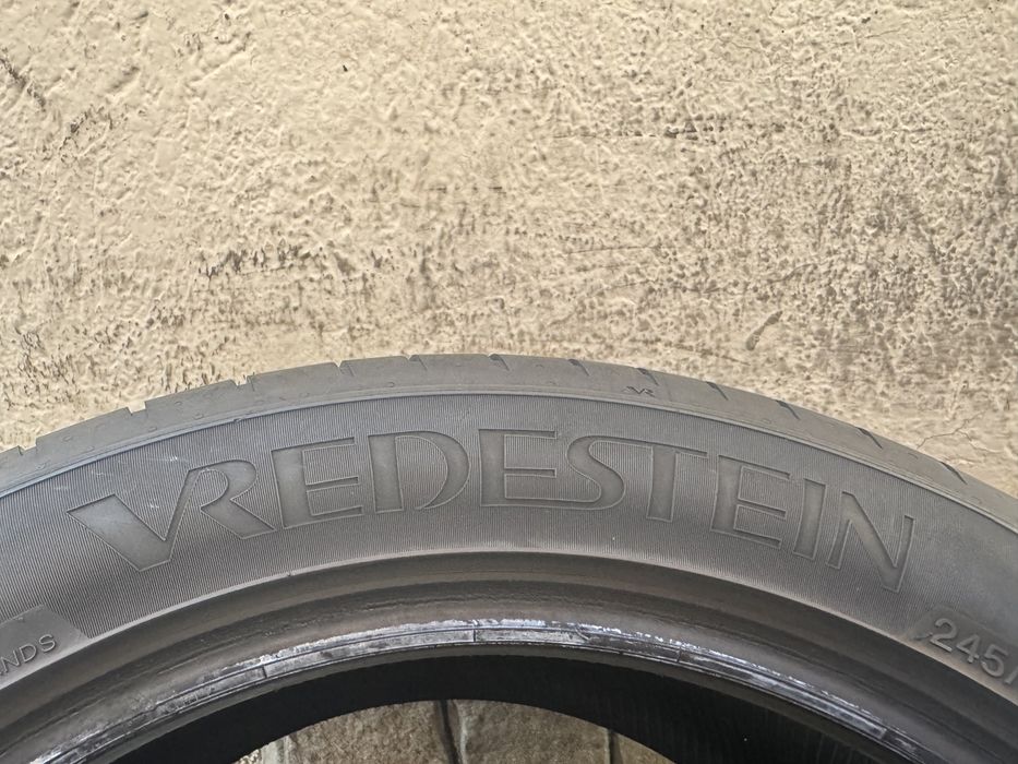 Автомобилни гуми 245 45 17 Vredestein