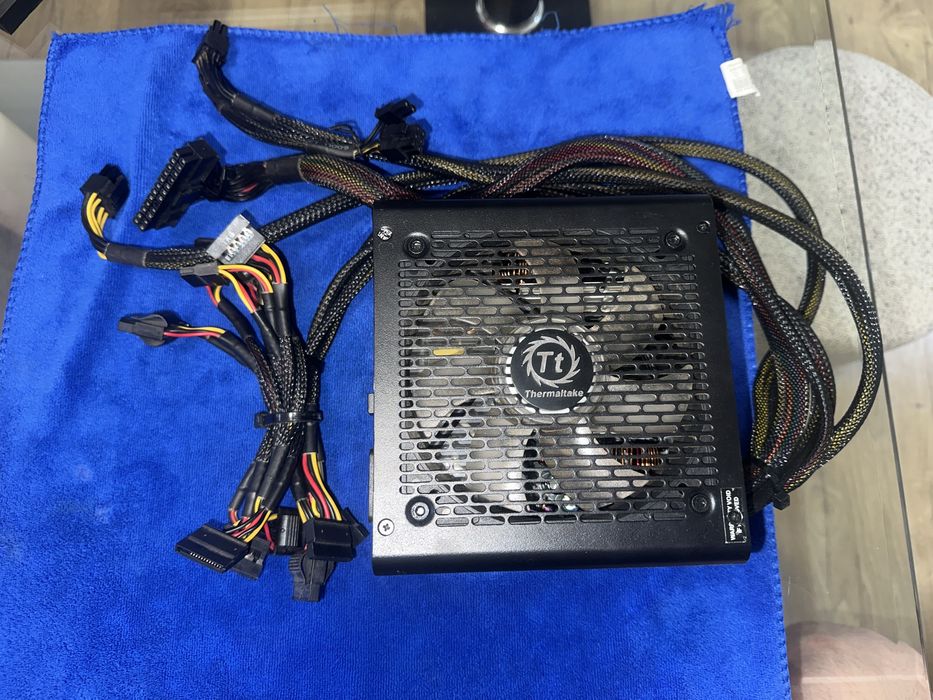 Кутия за компютър Kolink Observatory Mesh + PCU Thermaltake 700w 80 plus