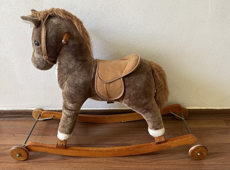 Vand calut , cu roti si balansoar Este in stare buna