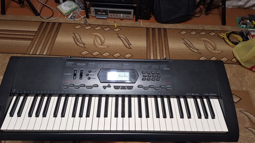 Продам синтезатор