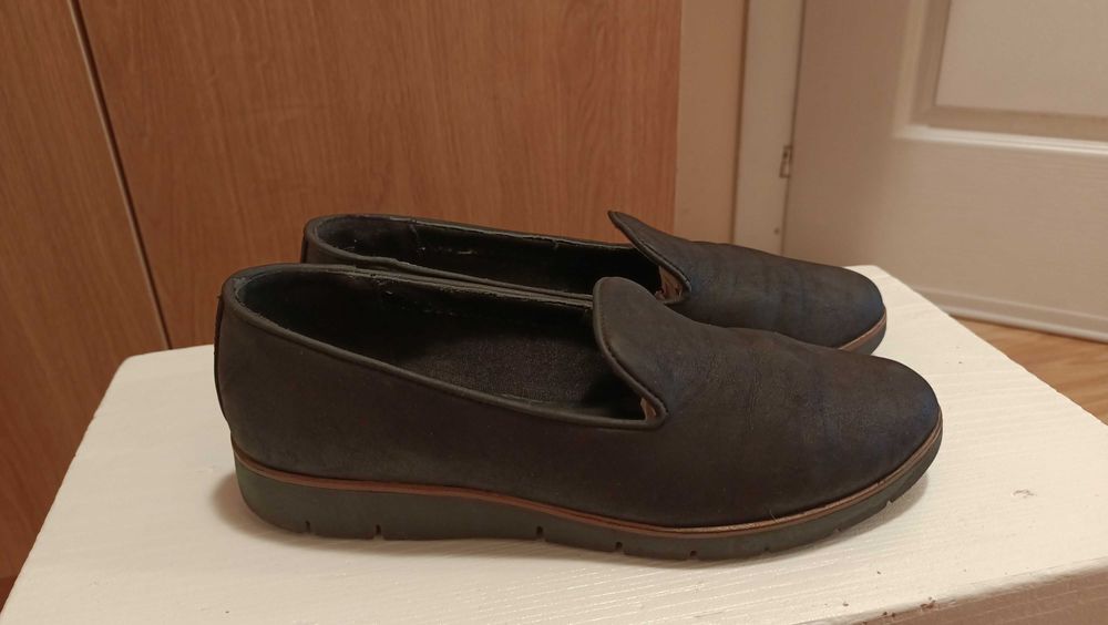 Vând pantofii de primăvară