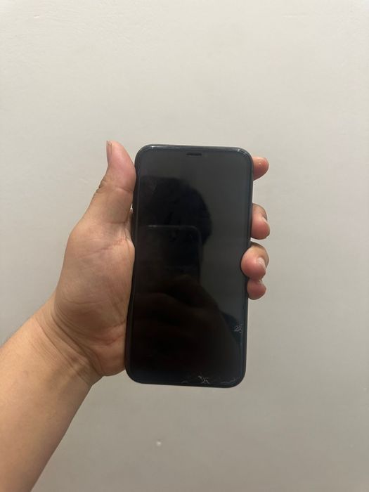 Айфон 11  64 гб каропка бәрі бар