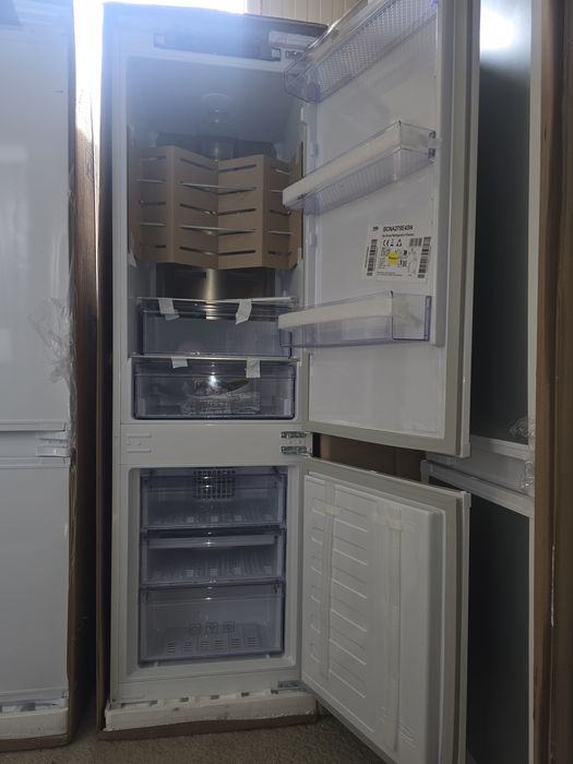 Нов хладилник с фризер за вграждане Beko BCNA275E4SN  177 см