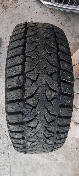Продам зимние шины 215 65 R16