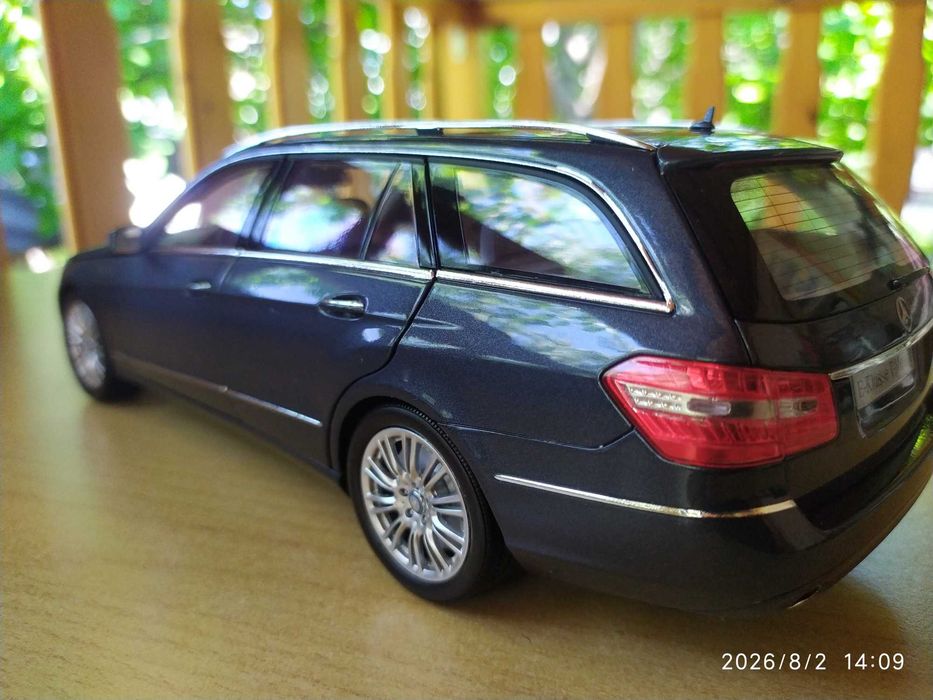 1:18 Метален модел на Mercedes S212 E-Klasse T-Modell / Tenorit Grau / 2009- Minichamps