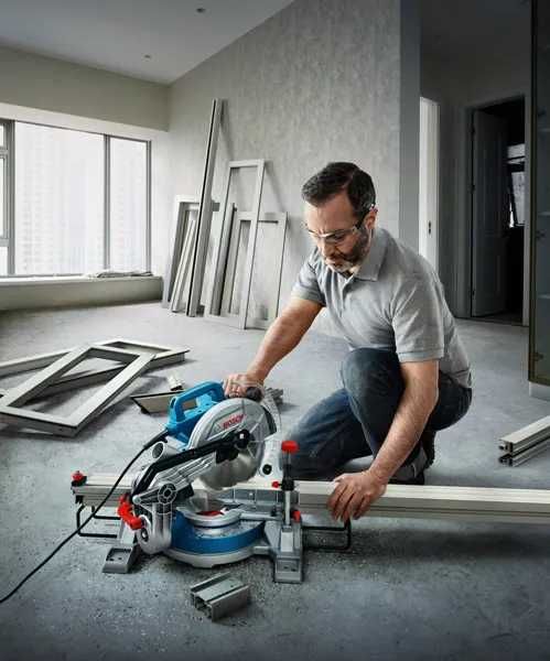 Tarsovka Bosch GCM 216 Professional Торцовочная пила