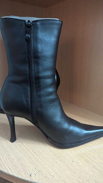 Продам фирменные сапоги известного бренда