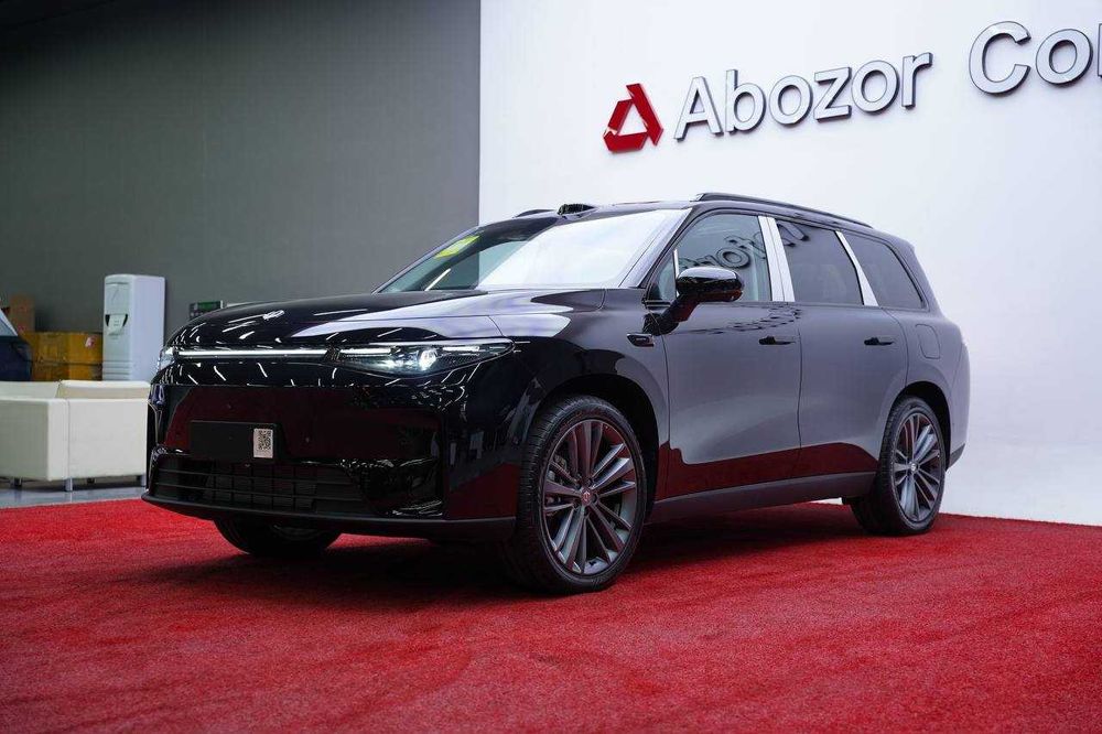 Leapmotor C16 Hybrid 3 Позится