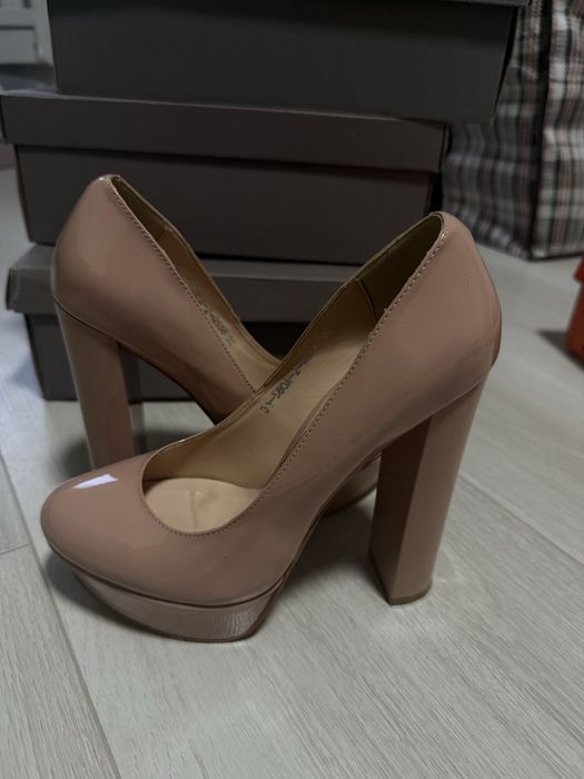 Продам туфли Djovannia 35 размер