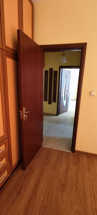 Отдава апартамент под наем в централна част на Казанлък