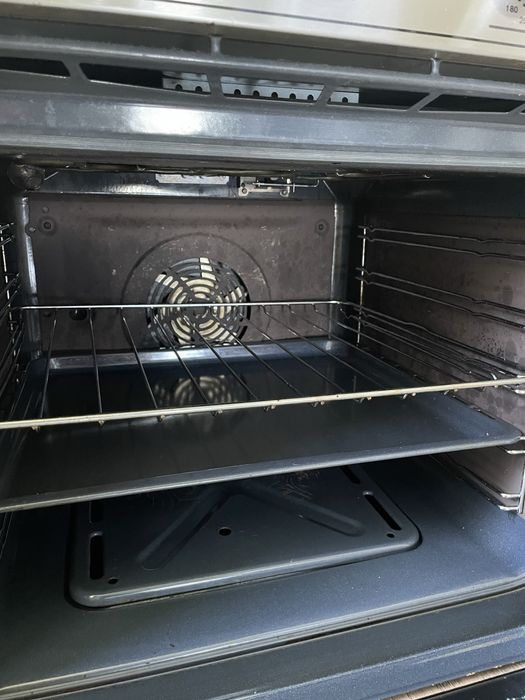 Cuptor incorporabil Electrolux EOG2102AOX, Gaz, 68 l, Multifunctional, Autocuratare catalitica, Grill, Clasa A+, Inox antiamprenta