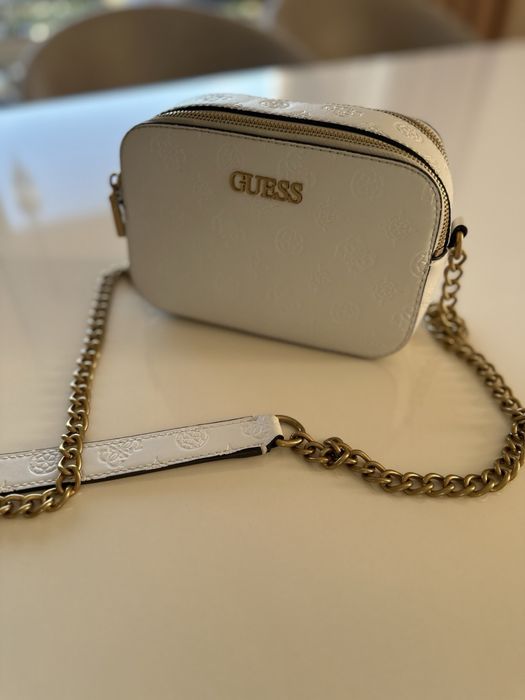 Дамска чанта GUESS