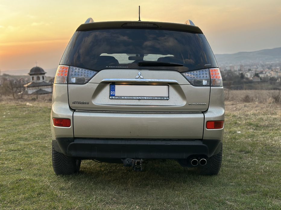 Mitsubishi Outlander 2.2 TD 4x4 – 7 locuri – Full opțiuni – 2009