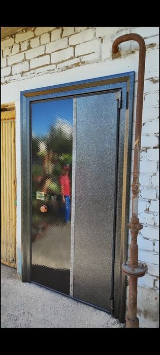 Металлические двери.