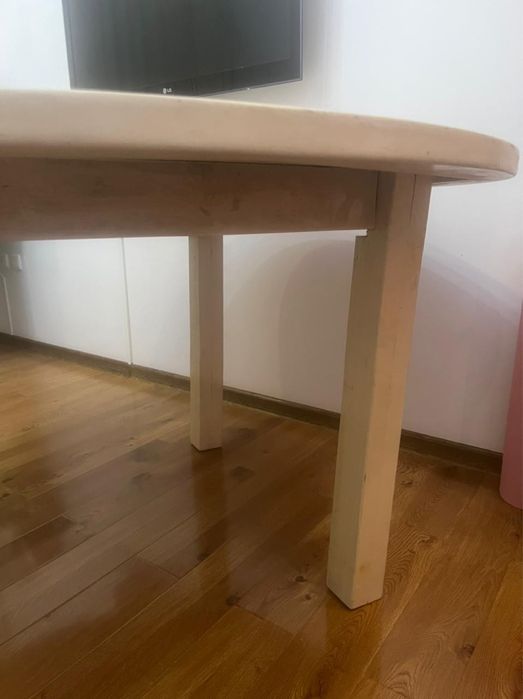 Стол, гостийный