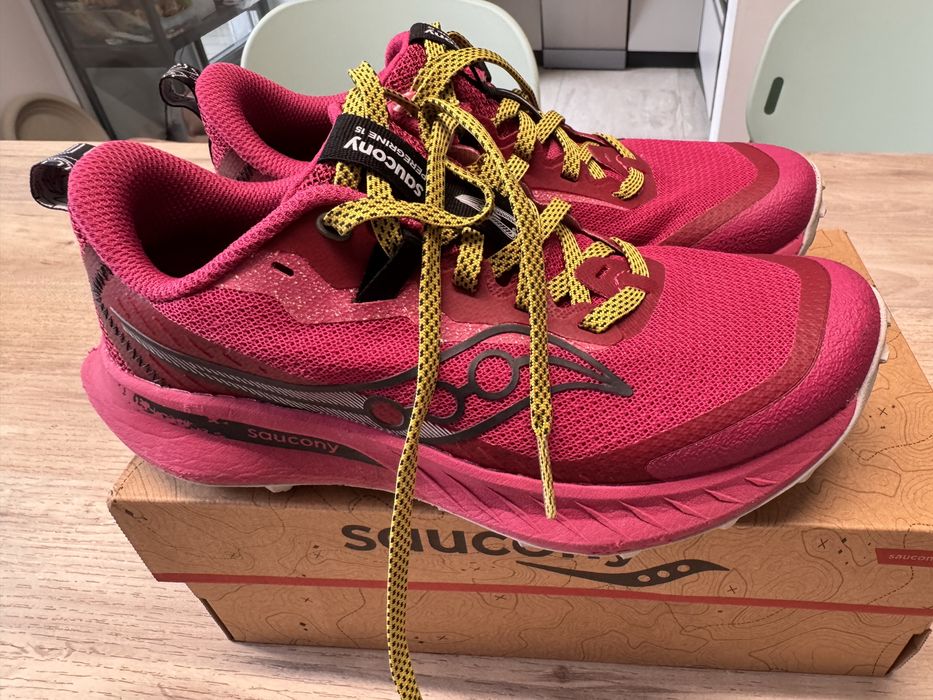 Sauconny Peregrine 15 - Marime 38 (Dama/Copil) Magenta/Black