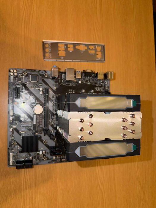 Placa de baza Gigabyte H810M S2H cu procesor Intel Ultra 5 235 3.4Ghz+16gb ddr5 Crucial 5600mhz