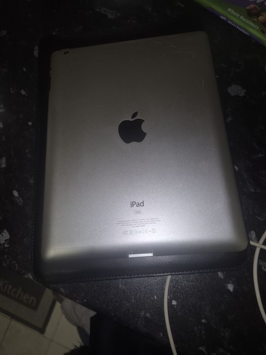 НазадiPad 3 модел A1430 16GB 2012 Wi-Fi + Cellular като нов с зарядно и кожен  калъф
Компютри, таблети и периферни устройства
iPad и таблети
iPad 3 м