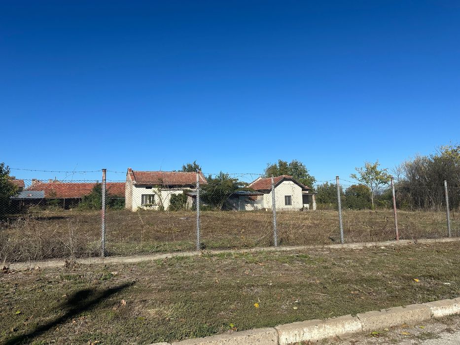 Продава се Къща в с. Бреница, Област Плевен - 20000 кв.м за 1 €/кв.м - Снимка #2