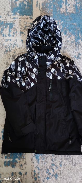 Продам куртку детскую