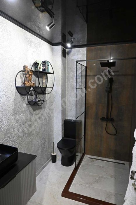 Продава се Тристаен апартамент в Велико Търново, Център - 110 кв.м за 2000 €/кв.м - Снимка #13