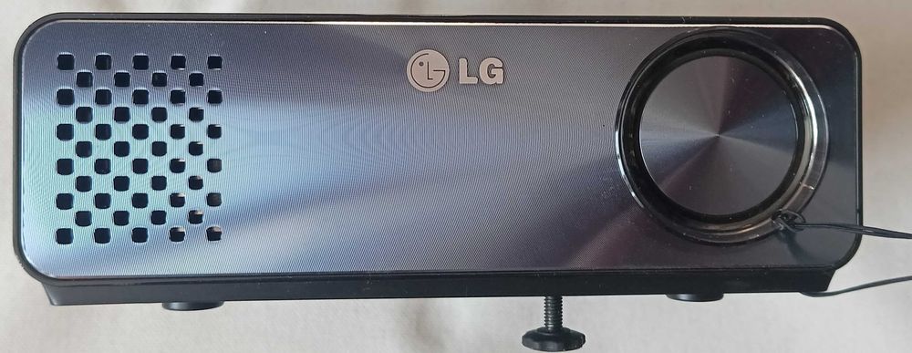LG Projector мултимедия + проекторен екран