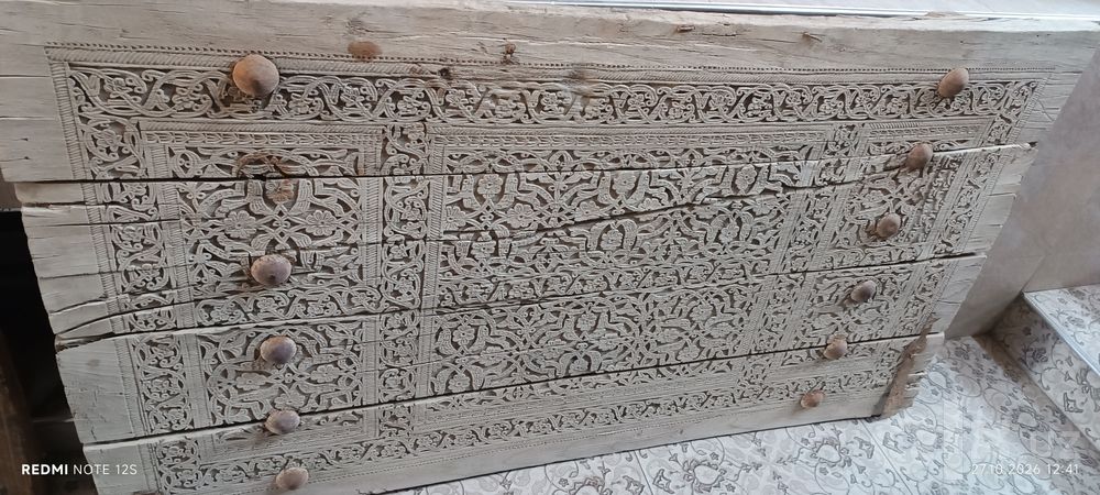Резные антикварные двери из Хорезма.