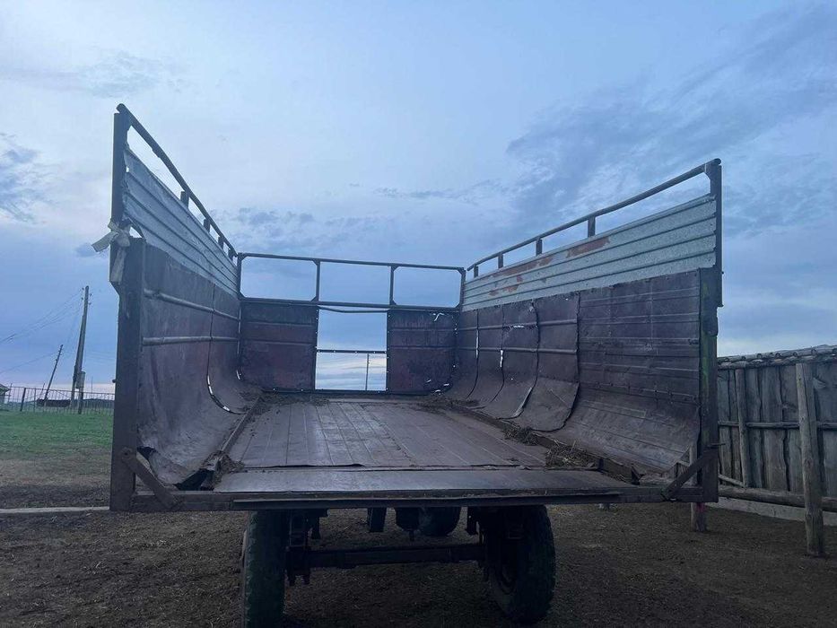 Продам две тележки, косилка, грабли,