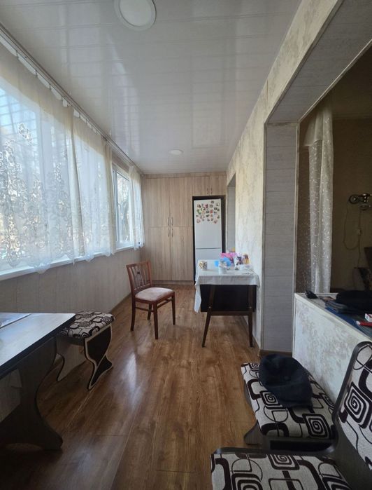 Продается квартира 3 комнаты.  Чиланзар Г9 балкон 2/6